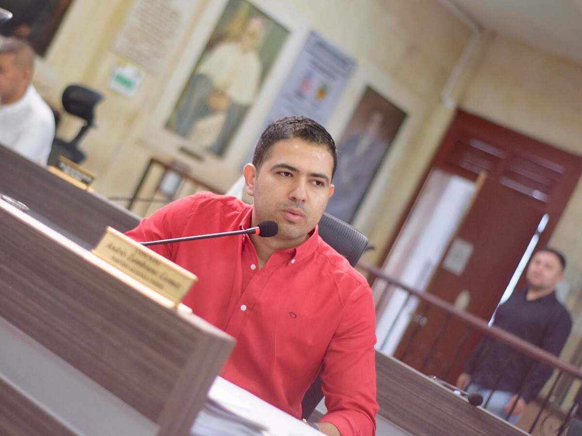 Según el estudio son 390 busetas las que sobran en Ibagué: Andrés Zambrano