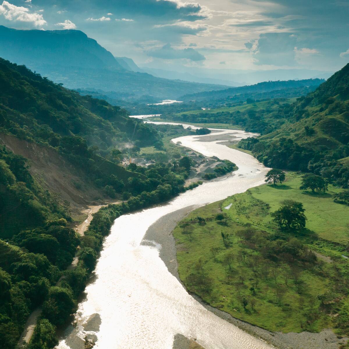 Expertos alertan que la contaminación de fuentes hídricas en Colombia sigue siendo incontrolable