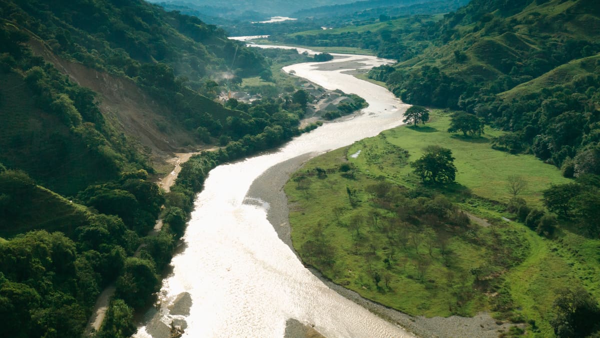 Expertos alertan que la contaminación de fuentes hídricas en Colombia sigue siendo incontrolable