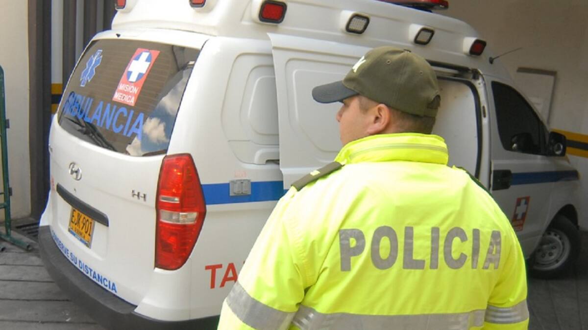 Encuentran sin vida a un hombre dentro de un carro