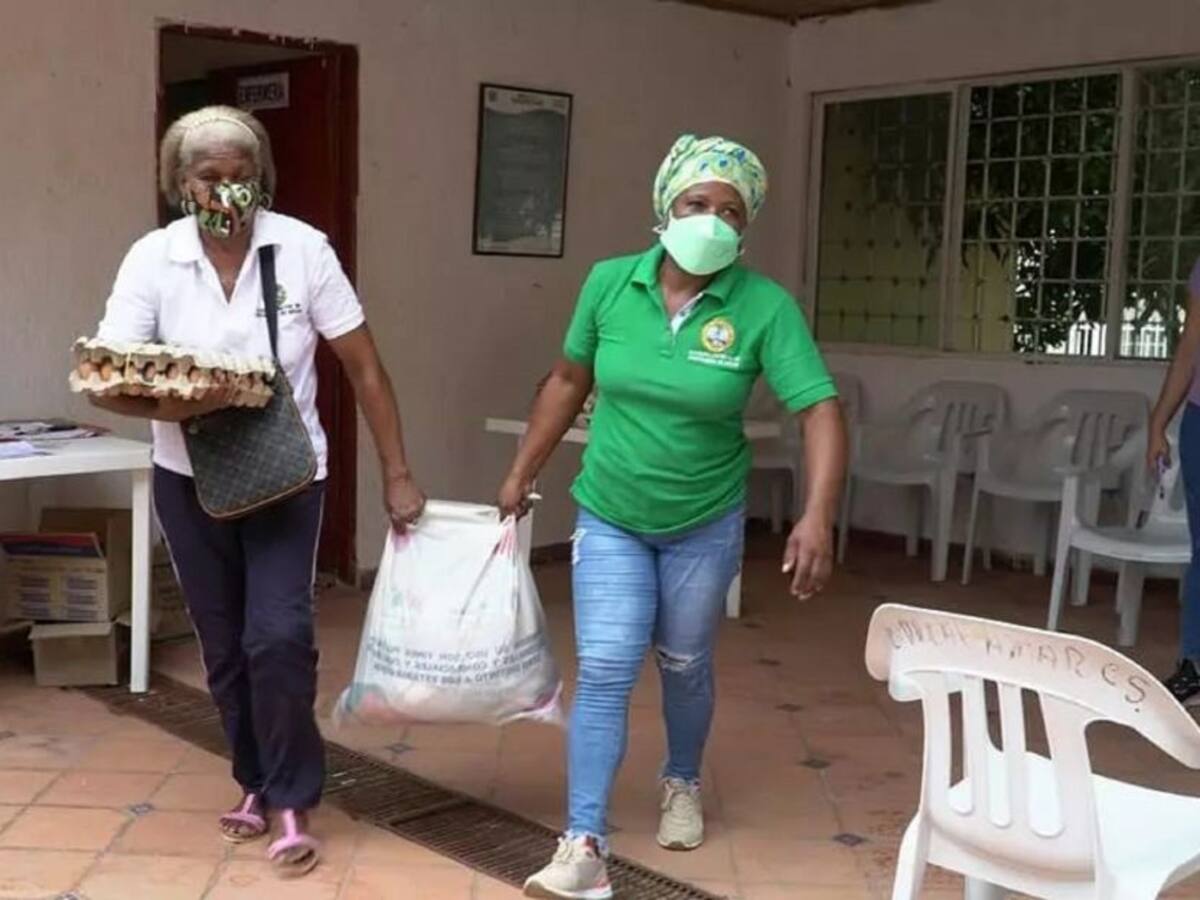 Adultos mayores en Cartagena beneficiados con más de 18 mil mercados