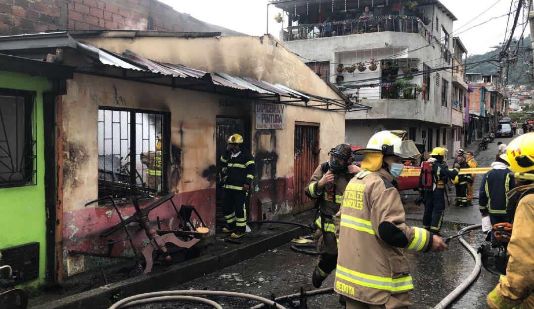 Controlan incendio en el barrio Comuneros de Manizales