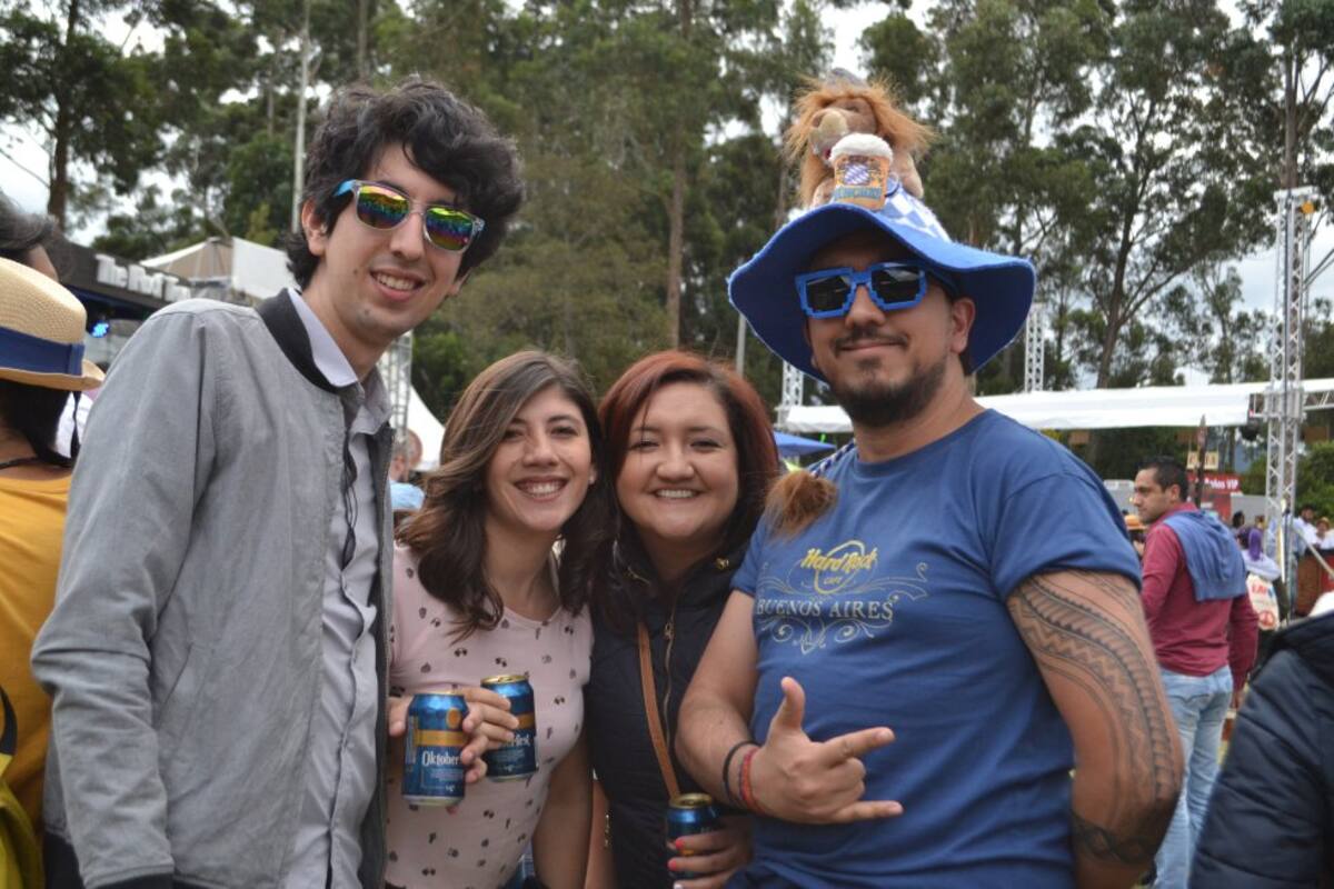 Los asistentes pudieron llevarse un recuerdo en modo de tatuaje o aerografía.