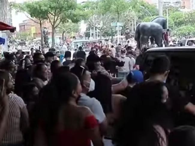 Cientos de personas se aglomeraron para ver a Maluma en Medellín
