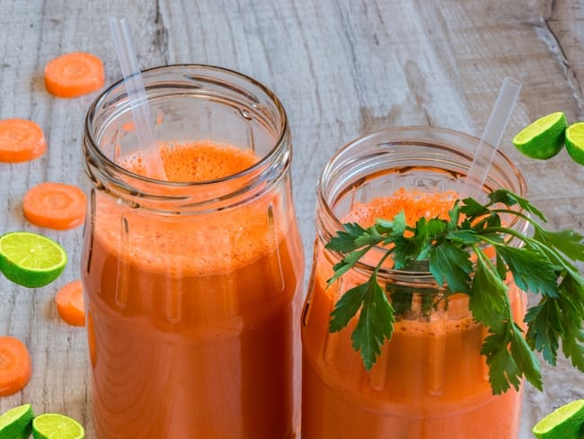 Imagen de referencia jugo de zanahoria,apio y limón // Getty Images