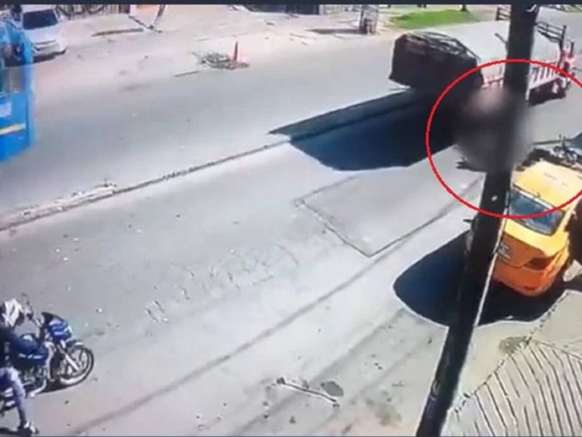 Cámaras de seguridad captan terrible accidente en el Quiroga, Bogotá