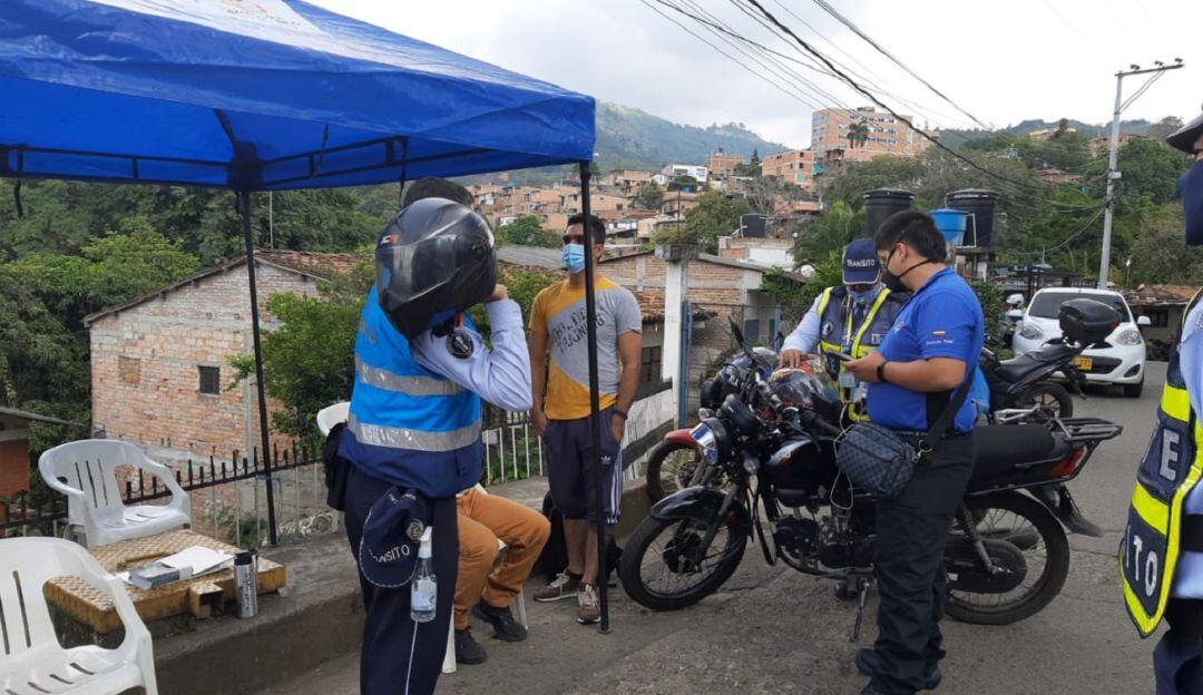 Campaña de la Secretaría de Movilidad de Cali, para el uso adecuado del casco