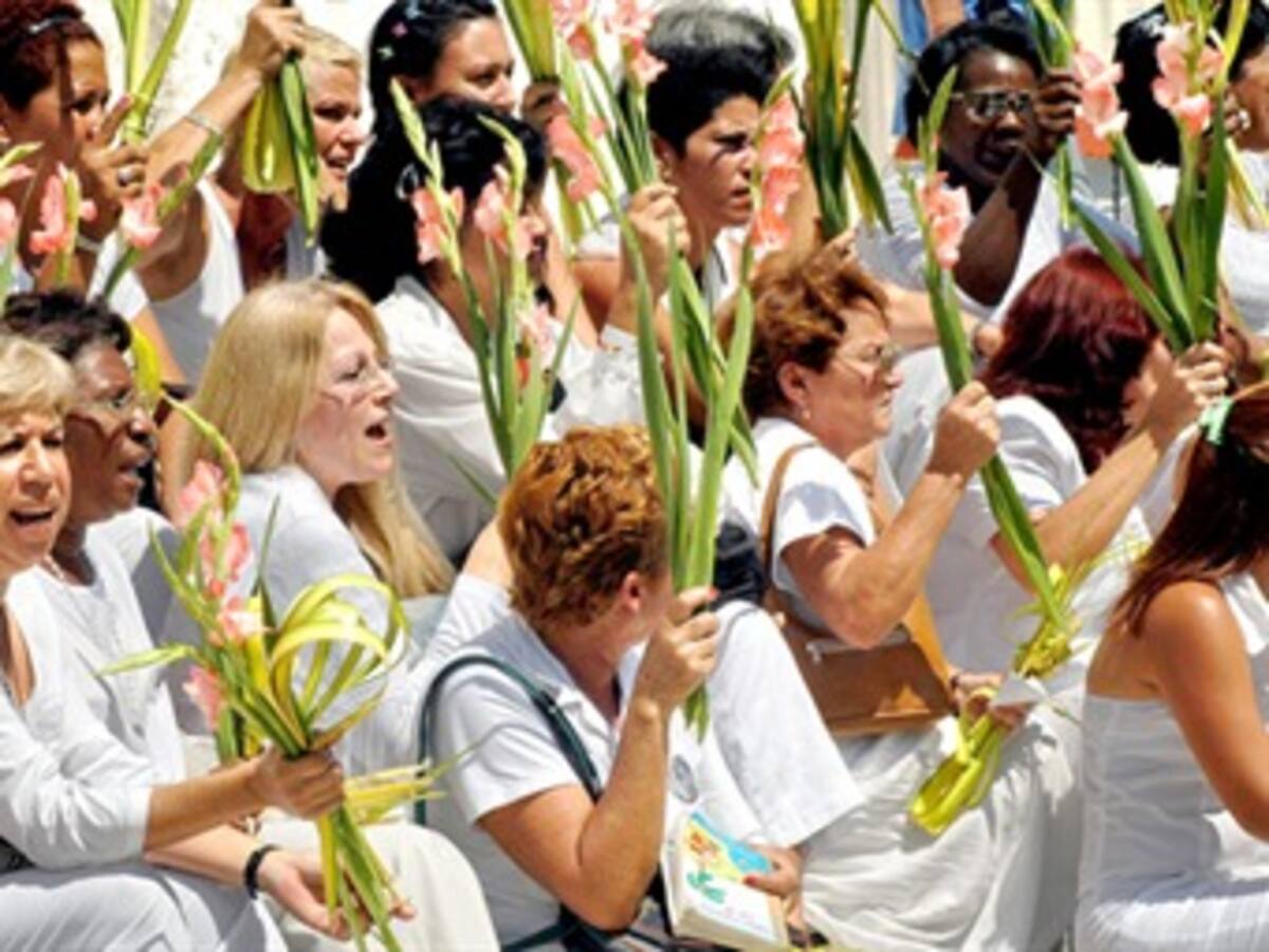 Damas de Blanco vuelven a desfilar tras mediación de Iglesia ante el Gobierno