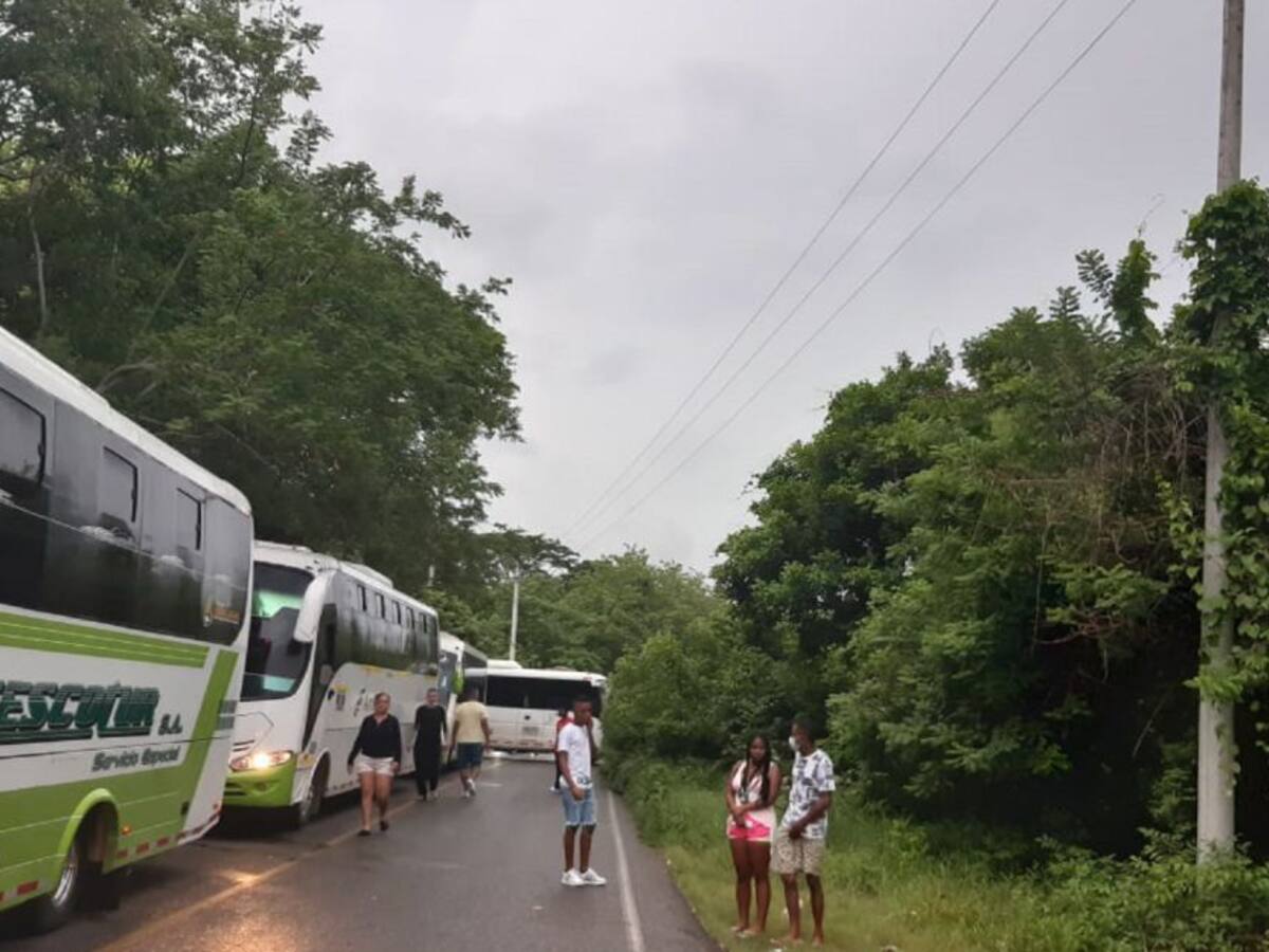Largas filas para llegar a Playa Blanca por falta de parqueaderos