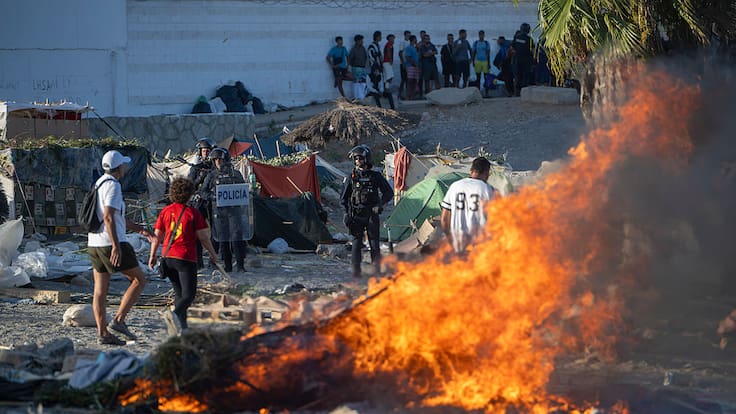 Pedro Sánchez, del gobierno de España, enfrenta crisis política por masiva migración en Ceuta