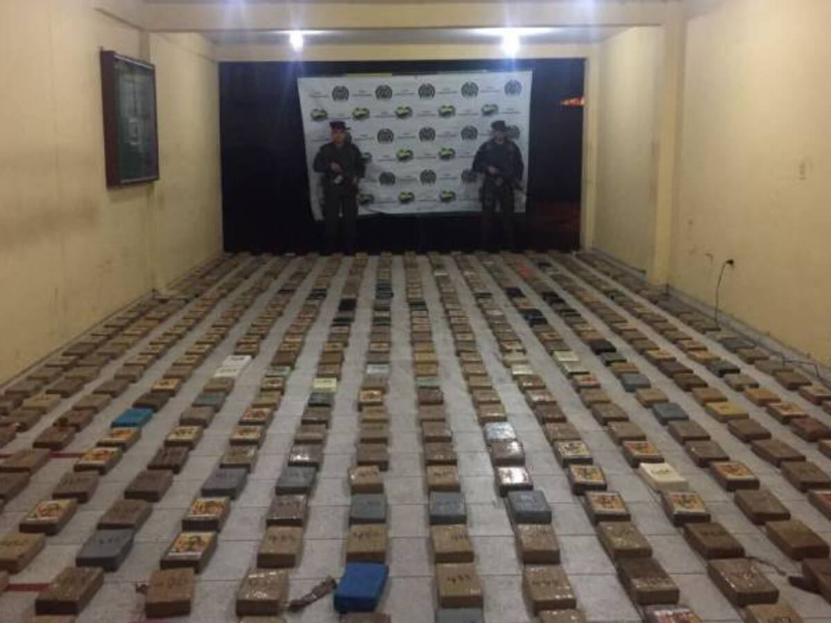 Policía decomisó más de una tonelada de cocaína en puerto de buenaventura