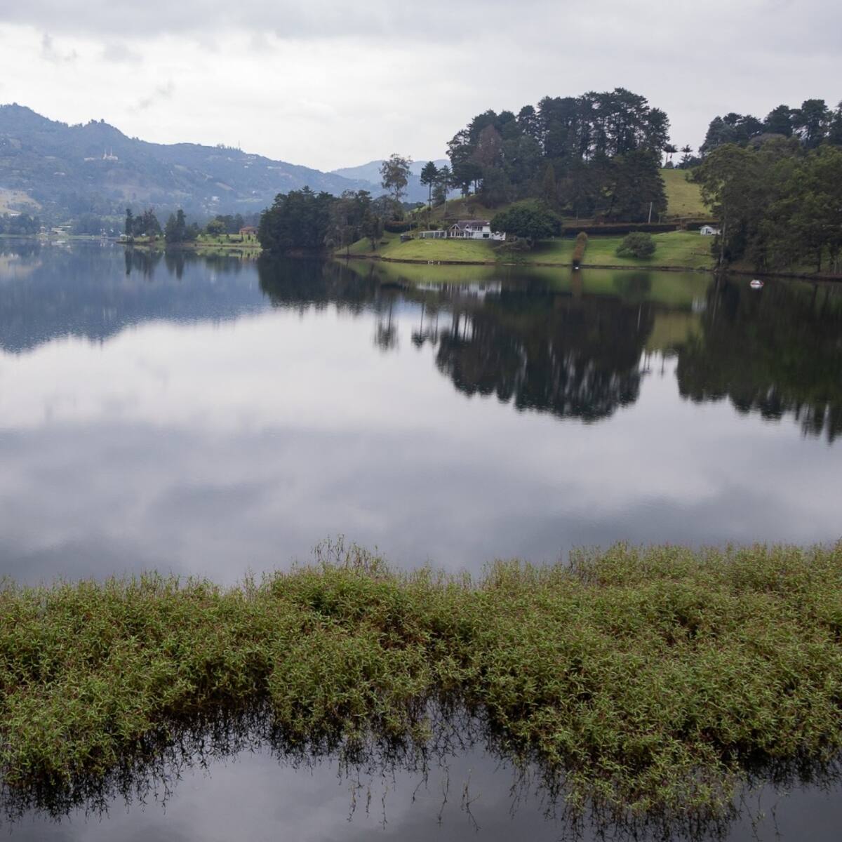 Medellín y Cornare firman convenio para la protección de ríos que abastecen la ciudad
