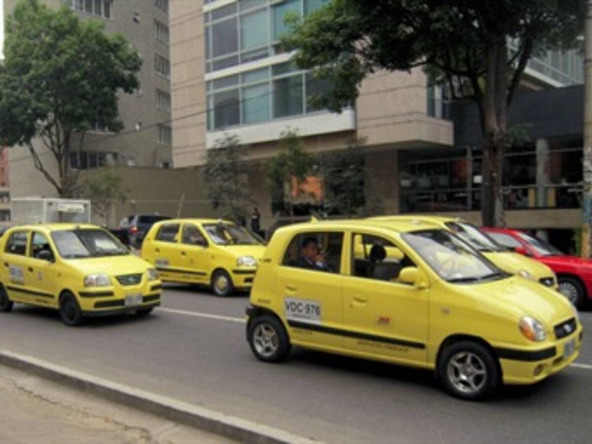 Secretaría de Movilidad evalúa eliminación del ‘Pico y placa’ para taxis en Bogotá