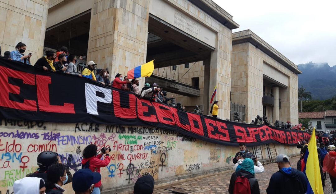 En el país hay vigentes 159 toques de queda. Autoridades piden acatarlos.