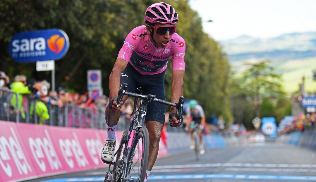 Egan Bernal terminó en el puesto 11 del día y tomó más distancia sobre sus principales perseguidores.