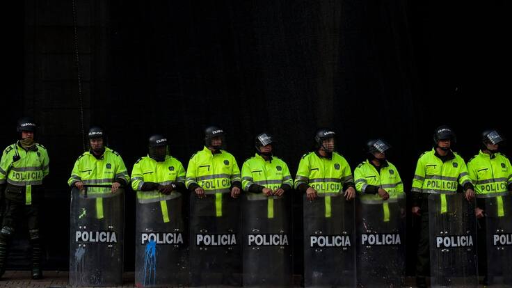 “¿Y dónde está el policía bueno?”: La canción de La Luciérnaga