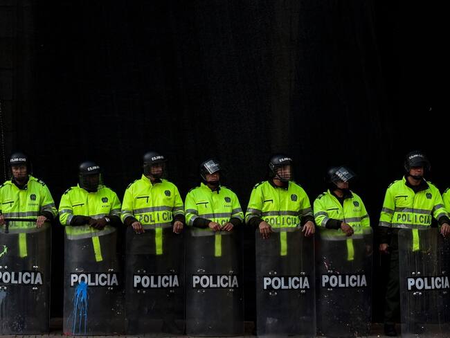 “¿Y dónde está el policía bueno?”: La canción de La Luciérnaga