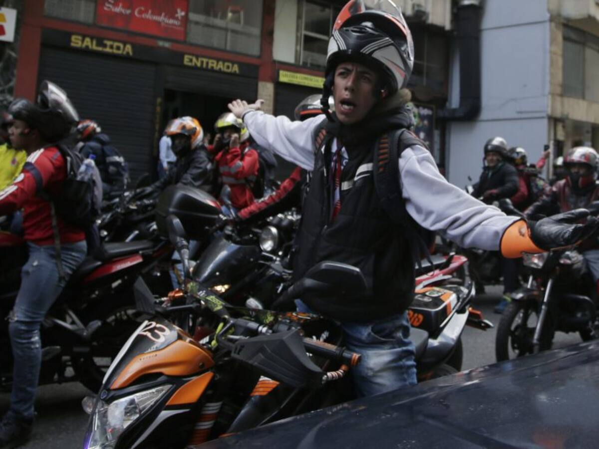 Persona que compre moto nueva debe pedir certificado de gases contaminantes