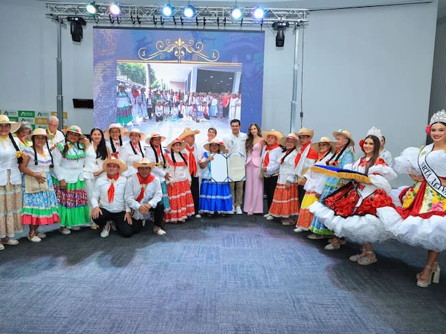 Entrega de la condecoración Diego de Ospina y Medinilla. Foto Alcaldía de Neiva