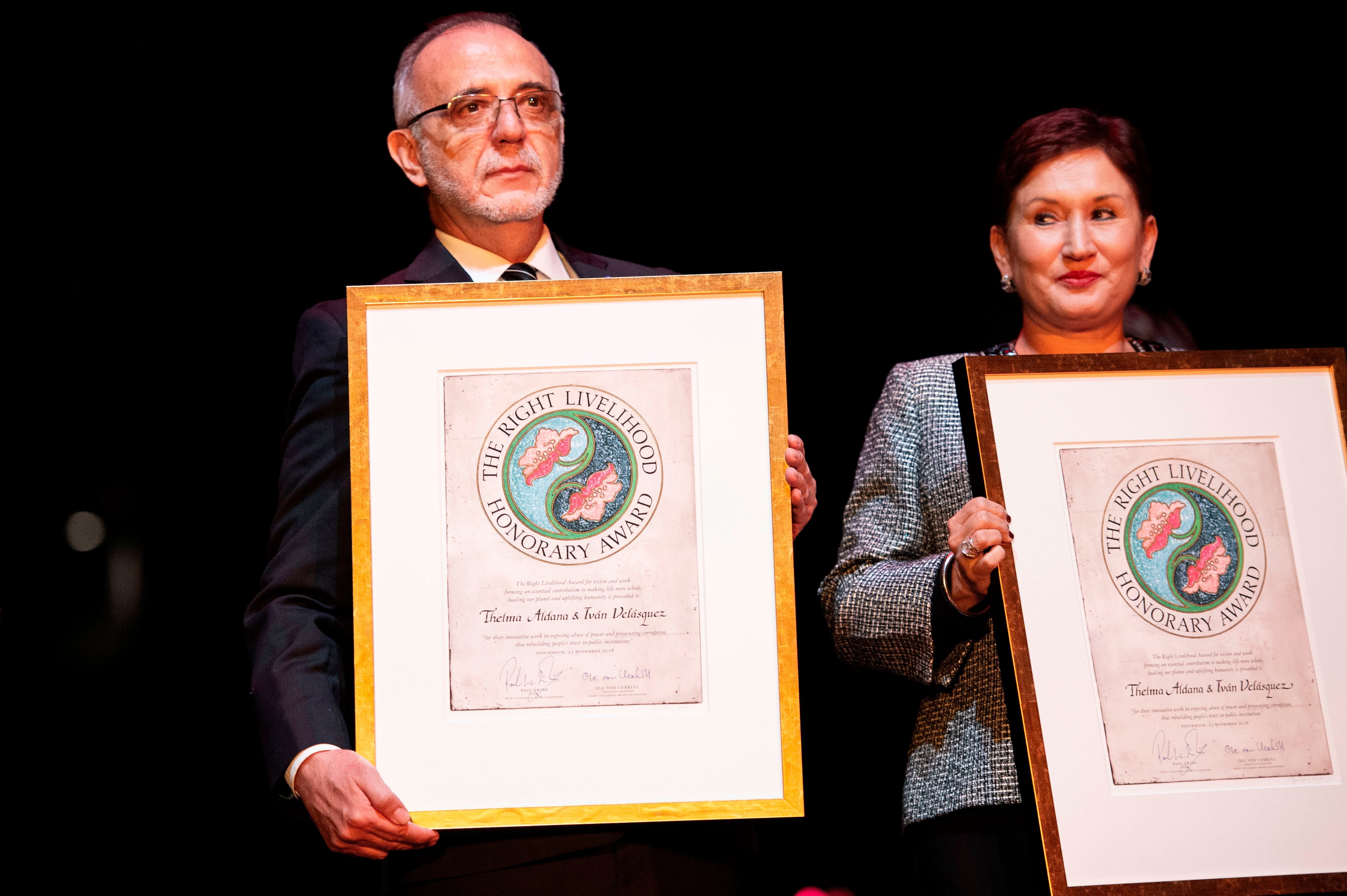 Iván Velásquez, entonces jefe de la Comisión Contra la Impunidad en Guatemala (CICIG) y Thelma Aldana, entonces Fiscal de Guatemala, ganadores del Premio Right Livelihood por exponer casos de corrupción en el país centroamericano. 
(Foto: MELI PETERSSON ELLAFI/AFP via Getty Images)