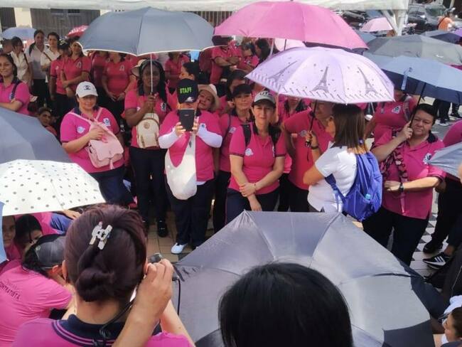 Madres comunitarias en Pereira se declaran en paro indefinido