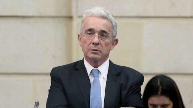 “No hay una sola prueba de que haya pedido o recibido información": Uribe