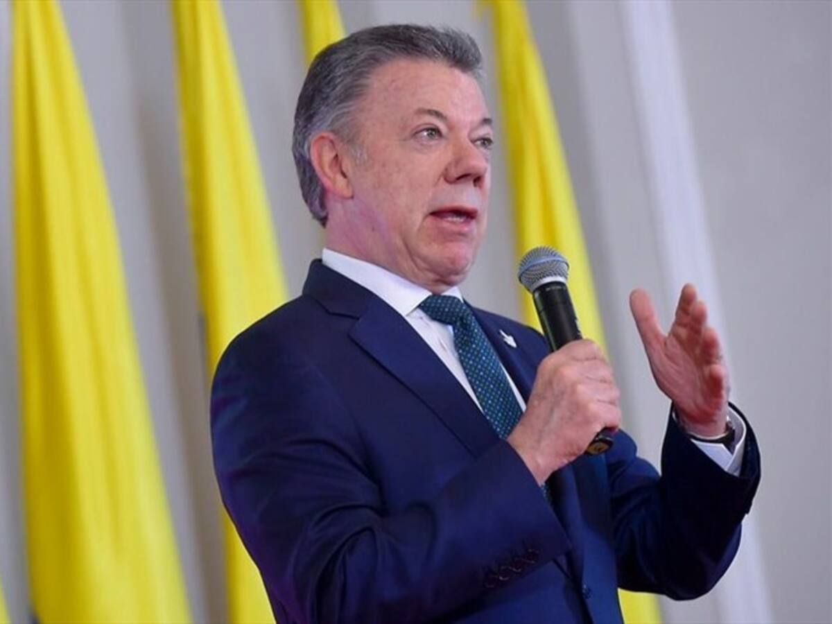 Hay que ponerle "coto" a la corrupción en las campañas: Santos