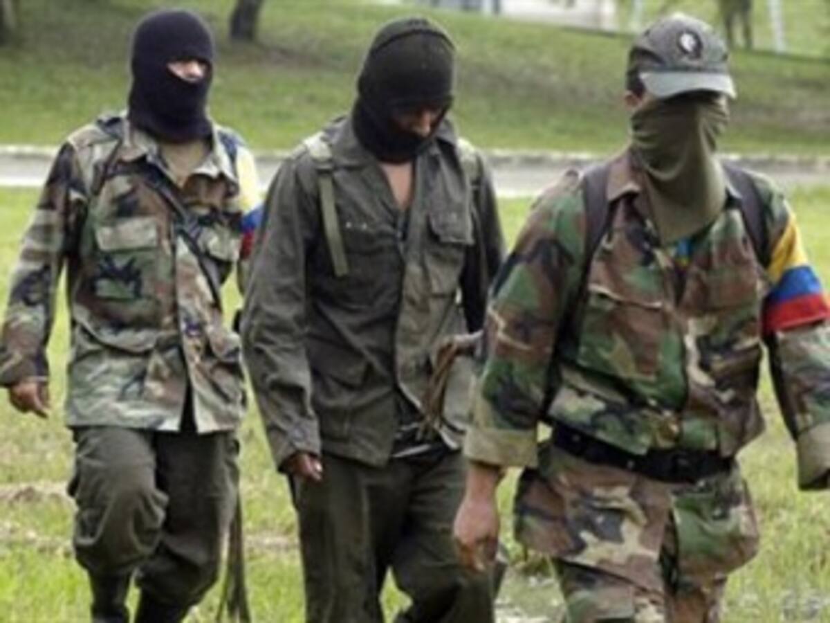 Guerrilleros de las Farc se desmovilizan y entregan cocaína en Chocó