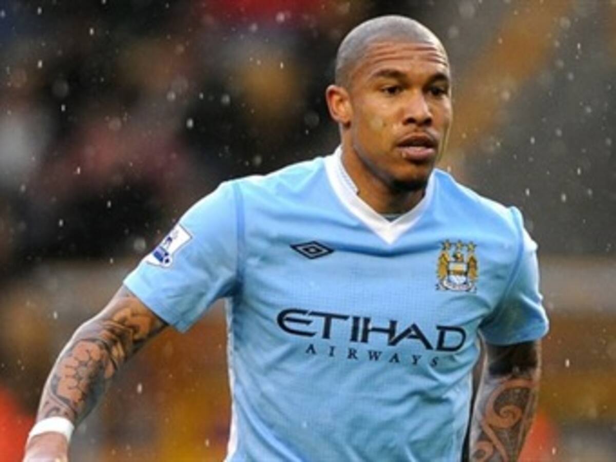 Nigel de Jong firmó por tres temporadas con el AC Milan