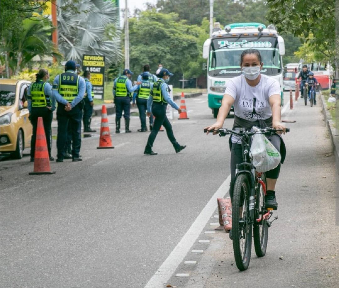 Ese día se dispondrá de los agentes de tránsito, quienes estarán realizando operativos en puntos fijos y móviles, con el propósito de hacer cumplir la medida que busca generar un impacto ambiental en la capital del Huila y reducir la emisión de gases contaminantes.
