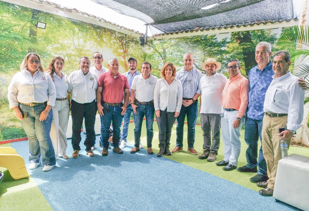 En ese sentido se desarrollaron varios puntos, como el tema sanitario en los establecimientos de producción de tilapia, y los protocolos que se han venido implementando para hacerle frente a la contaminación de la bacteria Streptococcus agalactiae.