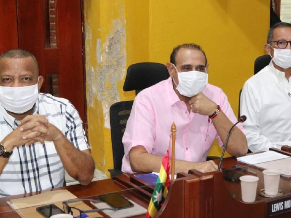 Con Tapabocas, protestan concejales de Cartagena por amenazas
