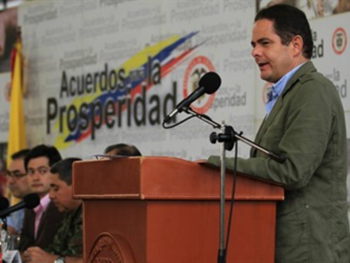 Partidos celebran primer 'Acuerdo de Prosperidad' presidido por Vargas Lleras