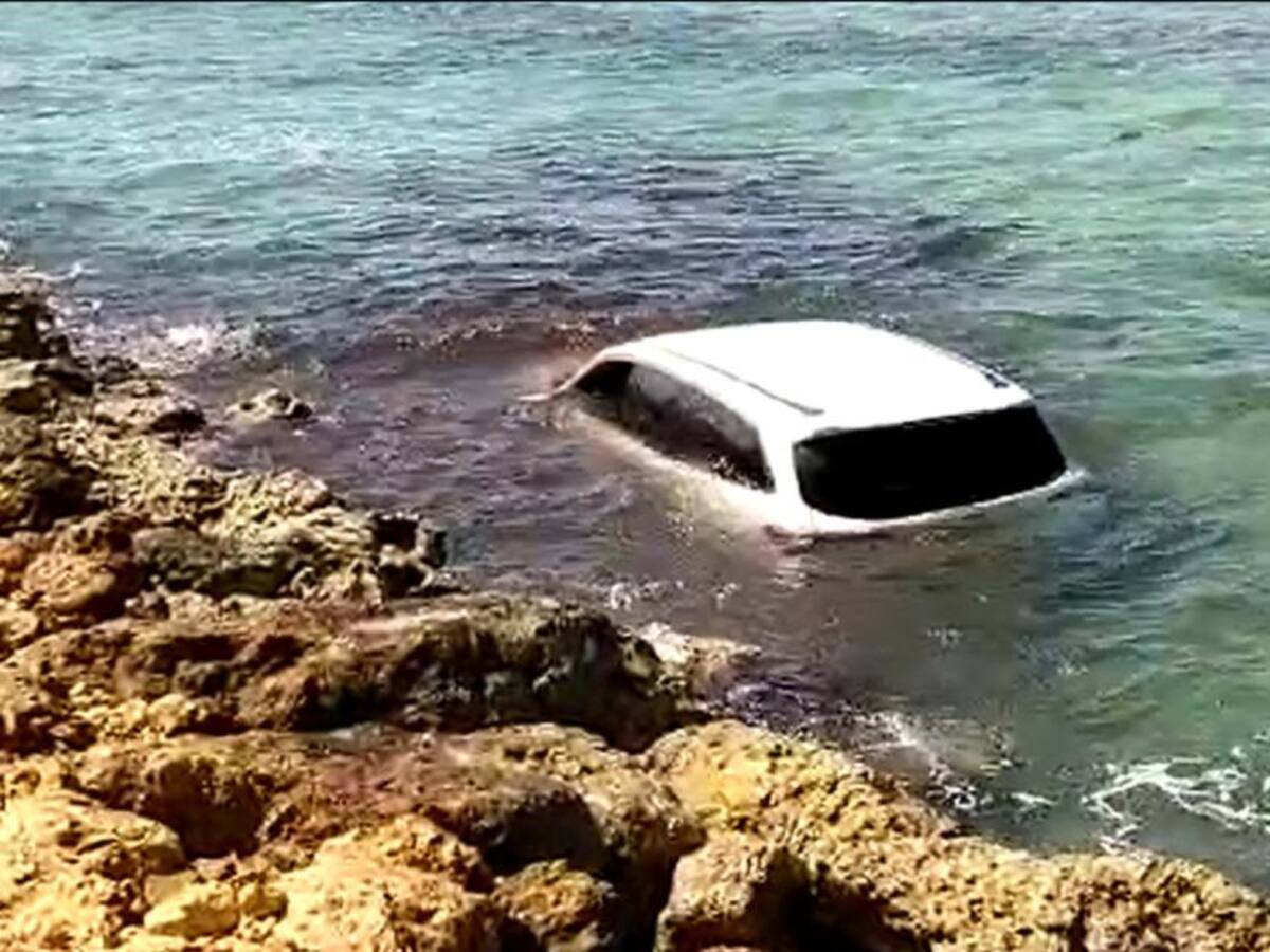 Vehículo se fue al mar en el sector de Playetas, zona insular de Cartagena