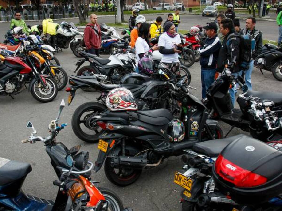Las motos deben cumplir las mismas normas que los carros: Peñalosa