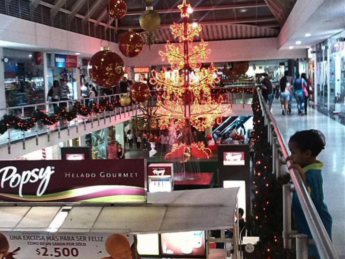 Centros comerciales de Cañaveral prenden luces de navidad