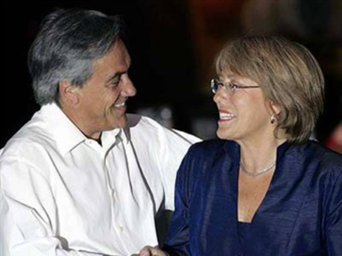 Bachelet y Piñera coinciden en que reconstrucción de Chile tardará años