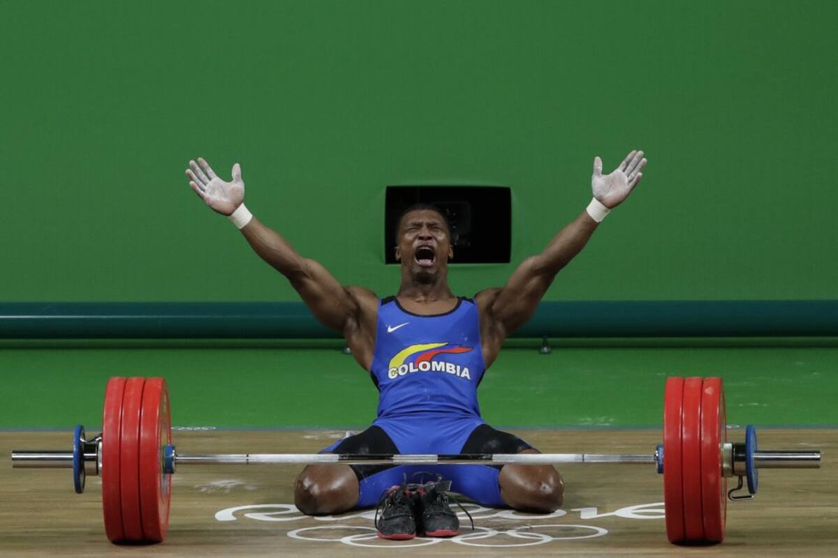 Yuberjen Martínez asegura medalla de plata para Colombia y va por el oro.