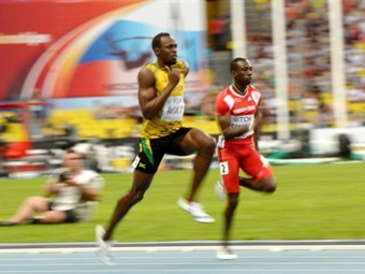 Usain Bolt pasa a semifinales con un tranquilo recorrido de 100 metros en mundial de Moscú