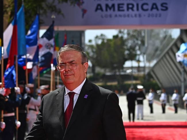 El canciller de México, Marcelo Ebrard, a su llegada a la Cumbre de las Américas.               Foto: Getty 