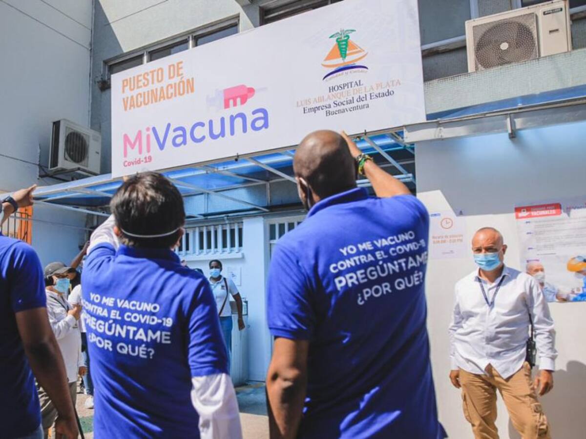 Ministro de Salud se comprometió con más vacunas para Buenaventura