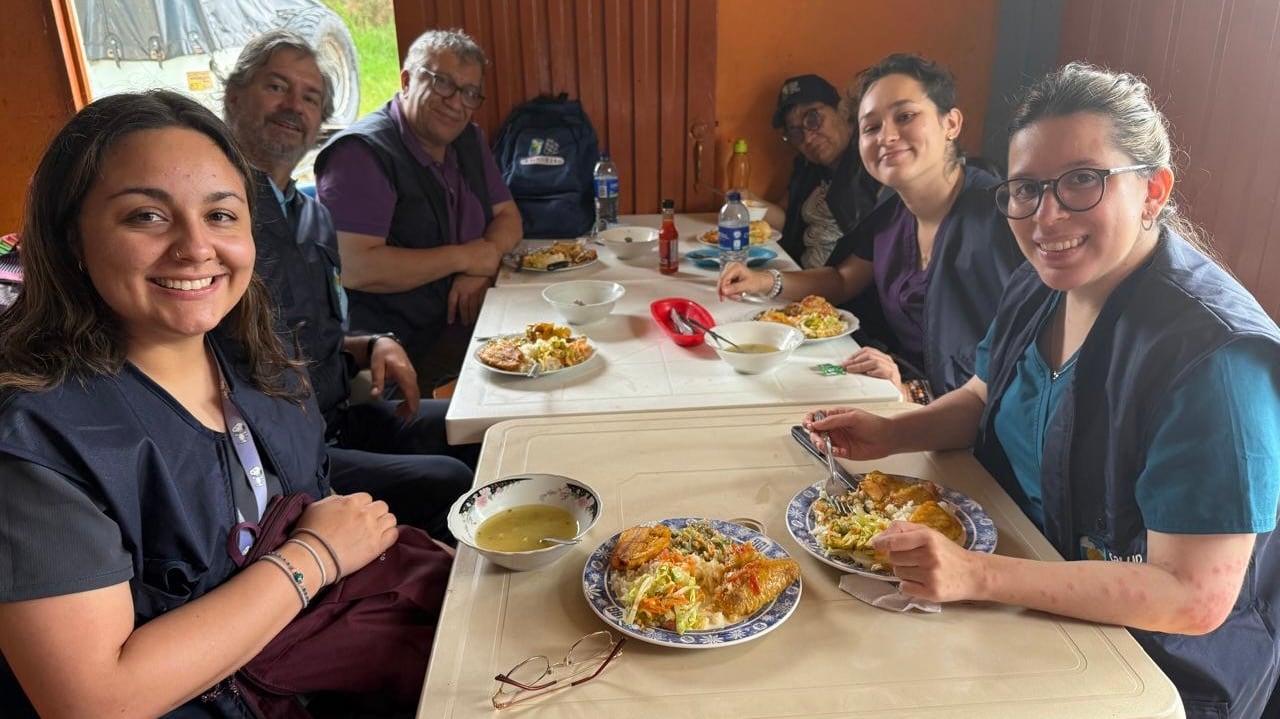 Personal de salud del programa en trabajo de campo. Estar y visitar los municipios y sus veredas implica entender las dinámicas socioculturales de los territorios como parte del desarrollo | Foto: Salud Rural Para la Paz