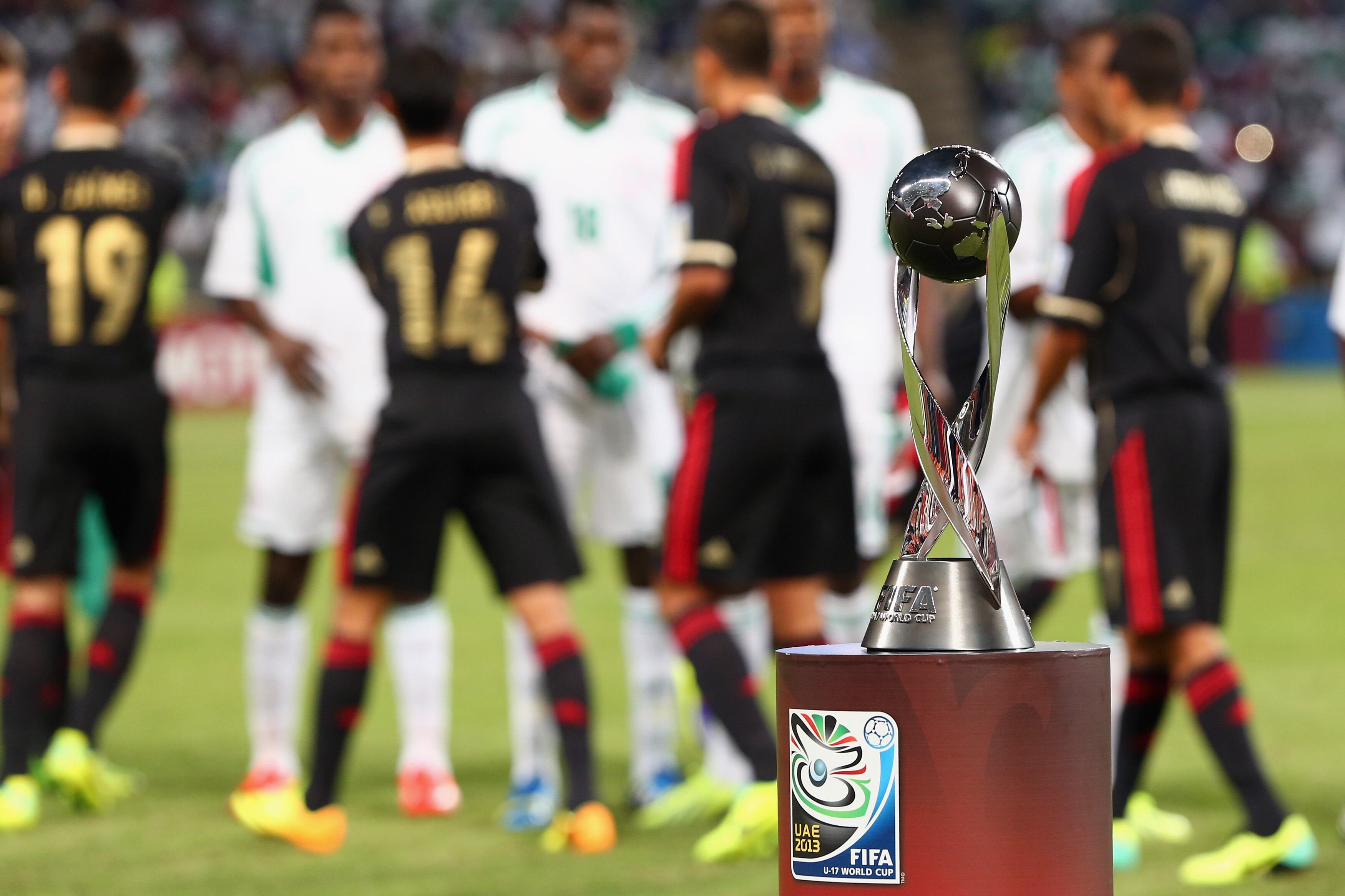 El trofeo del Mundial Sub-17. (Photo by Alex Grimm - FIFA/FIFA via Getty Images)