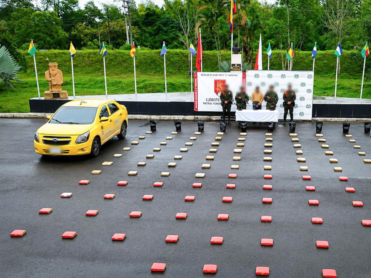 Incautan un taxi con 131 kilos de marihuana en zona rural de Pitalito