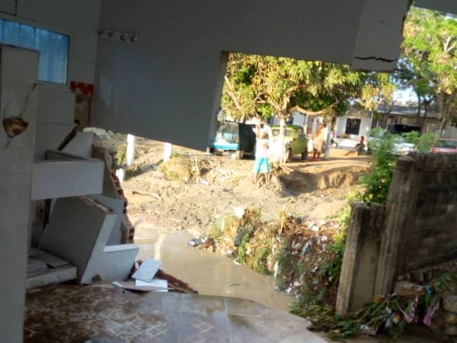 [Fotos] Arroyo socavó viviendas en área metropolitana de Barranquilla