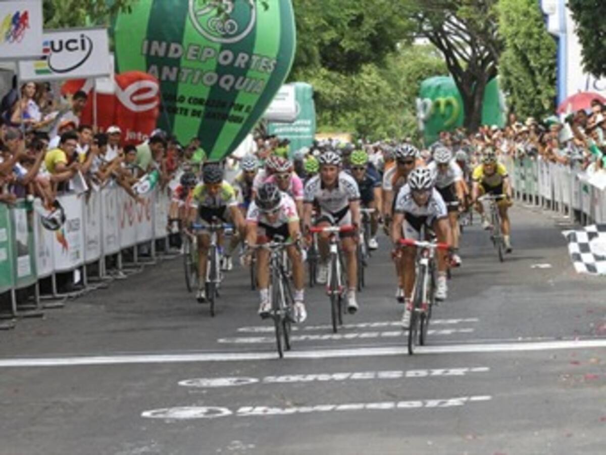 Jairo Salas ganó en Barrancabermeja, Henao continúa líder de la Vuelta