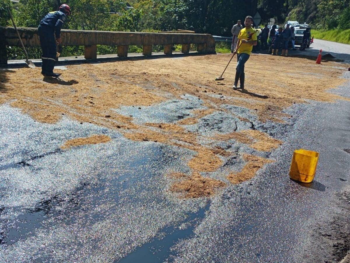 Emergencia ambiental en Santander por derrame de 11.000 litros de ACPM