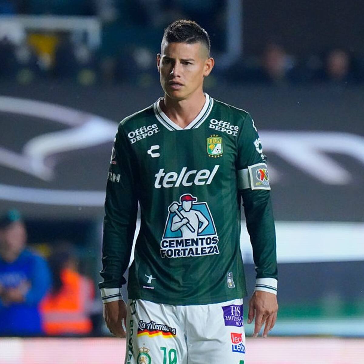 Técnico de León explicó ausencia de James Rodríguez y elogió el debut del colombiano Daniel Arcila