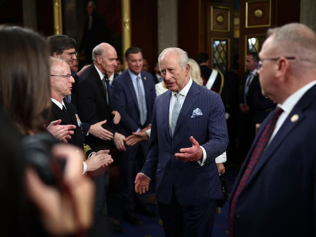 El rey Carlos III saluda congresistas en el Capitolio de Estados Unidos previo a su intervención.
(Foto: Henry Nicholls - Pool via Samir Hussein/WireImage)