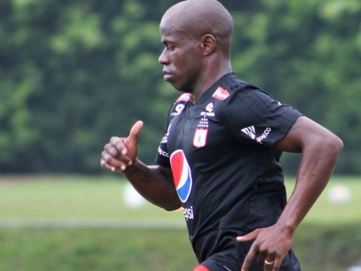 Quien vista la camiseta del América debe pensar en ser campeón: Carmelo Valencia